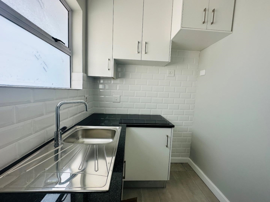 1 Bedroom Property for Sale in Oakdale Western Cape